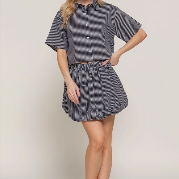 Active USA Black and White Striped Balloon Mini Skirt - Picture 7 of 7